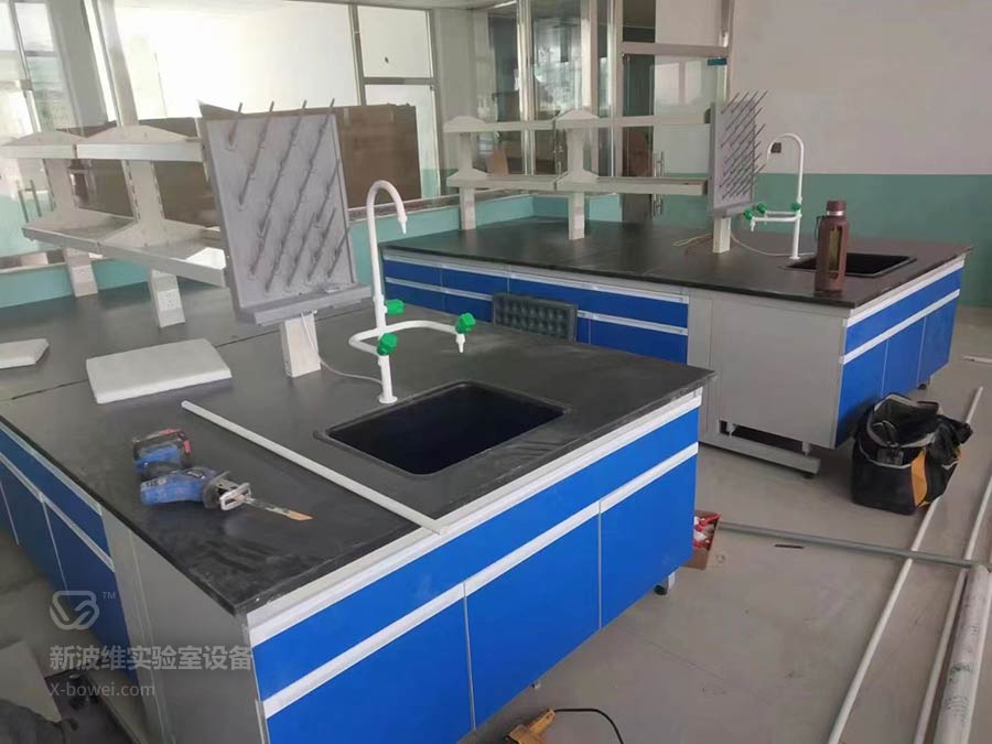 青海果洛生理学校实验室